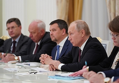 Thủ tướng Nguyễn Xuân Phúc hội kiến Tổng thống Nga Vladimir Putin thu tuong nguyen xuan phuc hoi kien tong thong nga vladimir putin