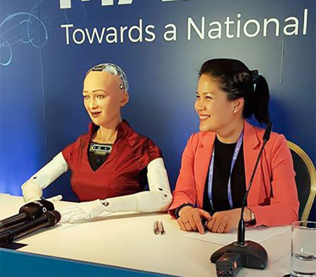 quy vo reinhard nu tien si miet mai so hoa y te