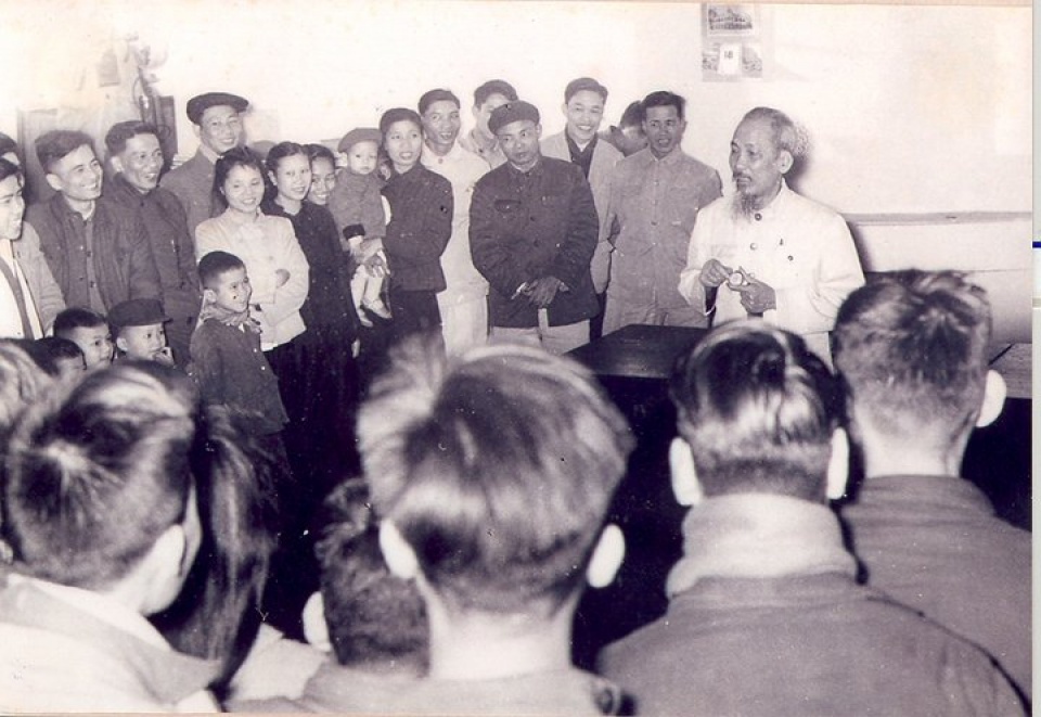 hoc tap bac ho lam bao vi dan