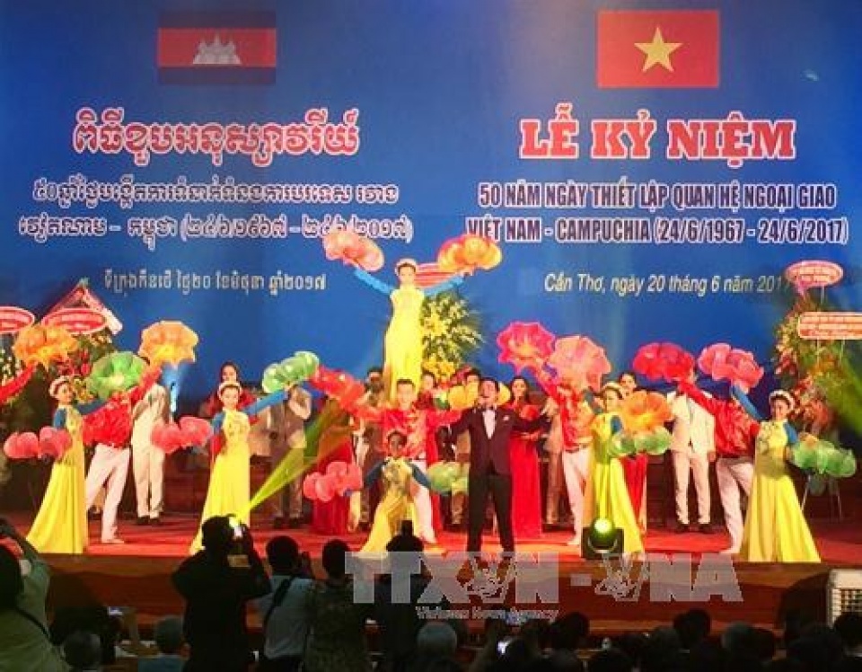 50 nam quan he viet nam campuchia su hien dien kinh te cua viet nam gop phan phat trien campuchia