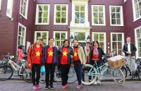 trung quoc thanh pho vu han ngap trong xe dap dung chung