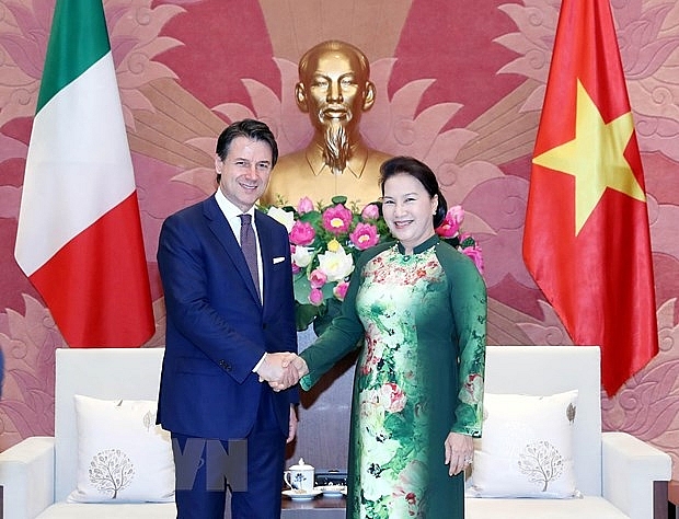 chu tich quoc hoi nguyen thi kim ngan hoi kien thu tuong italy