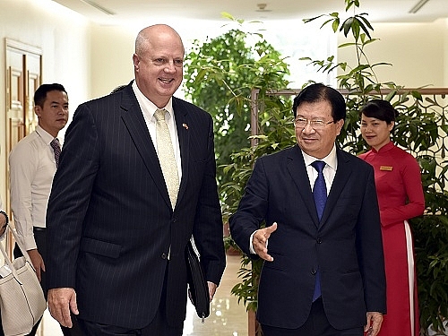 Phó Thủ tướng Trịnh Đình Dũng tiếp Phó Chủ tịch Tập đoàn Hanesbrands (Hoa Kỳ) Phó Thủ tướng Trịnh Đình Dũng tiếp Phó Chủ tịch Tập đoàn Hanesbrands (Hoa Kỳ)