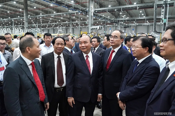 thu tuong nguyen xuan phuc du le khanh thanh nha may san xuat o to vinfast