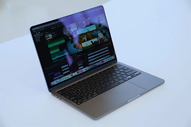 MacBook Air 2022 có thiết kế tổng thể giống MacBook Pro.