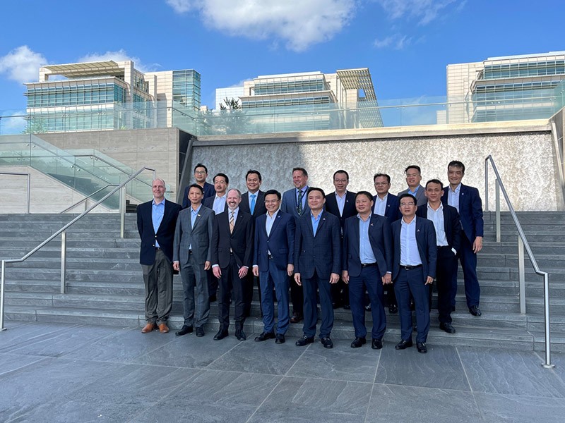 Đoàn công tác Petrovietnam làm việc và thăm trụ sở của Exxon Mobil tại Houston.