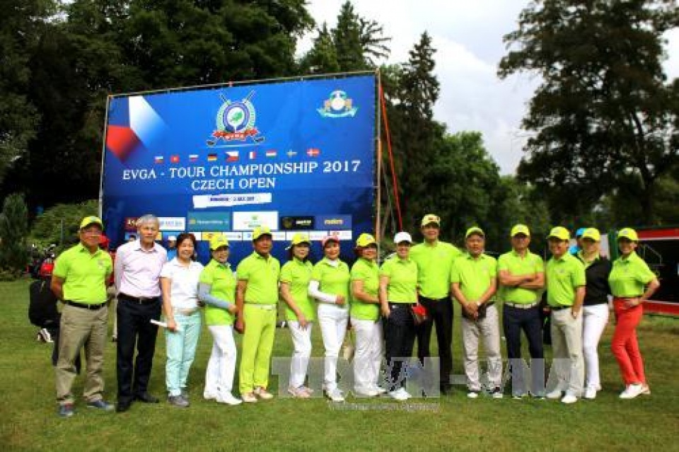 giai golf mo rong tai czech gan ket nguoi viet toan chau au