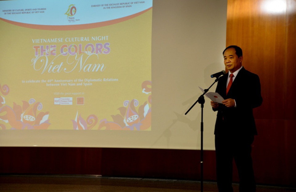 nhung sac mau viet nam den tay ban nha