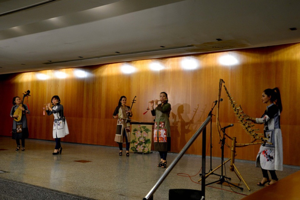 nhung sac mau viet nam den tay ban nha