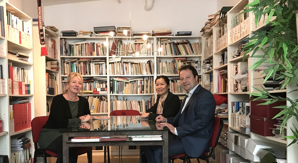 lac quan buoc vao tuong lai