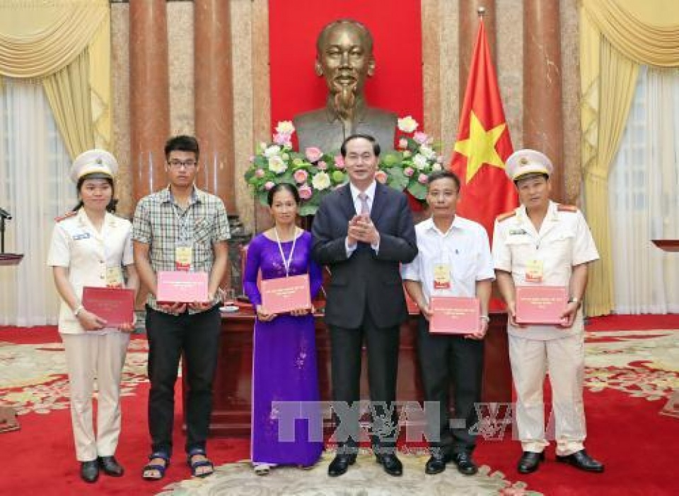 chu tich nuoc gap mat doan dai bieu thuong binh than nhan liet si luc luong canh sat nhan dan