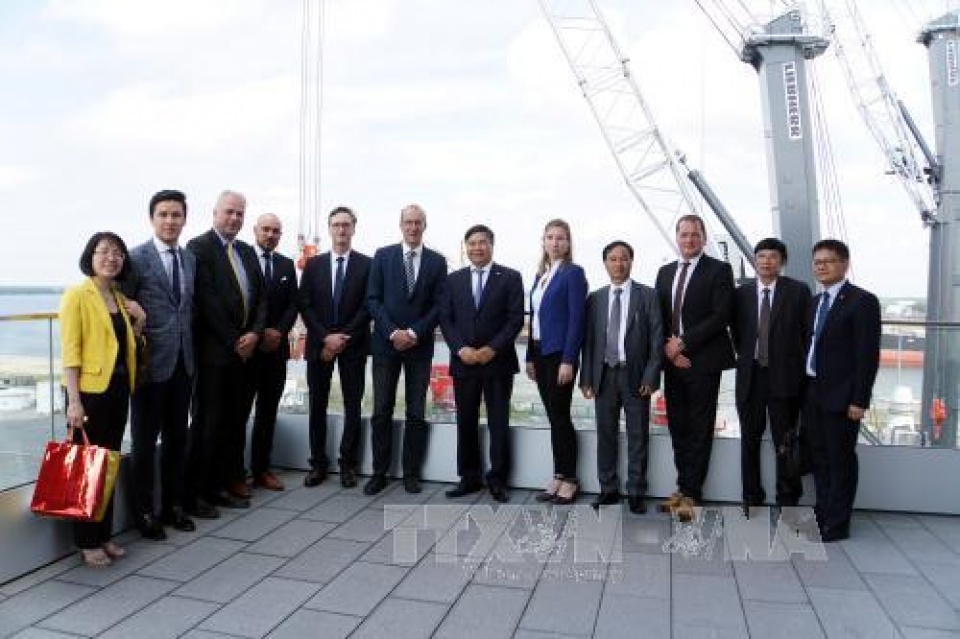 dai su quan viet nam tai duc keu goi dau tu vao viet nam