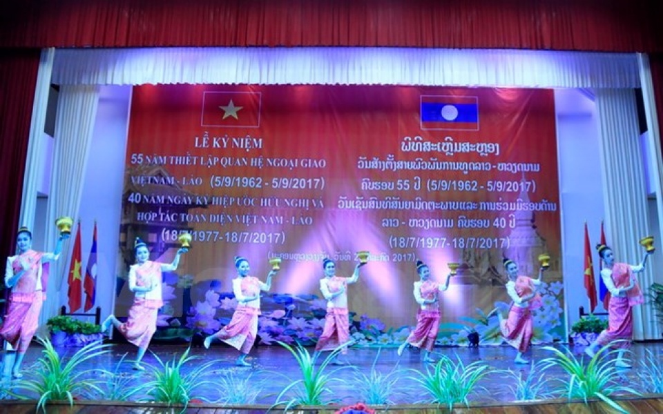 bo quoc phong lao mit tinh ky niem cac ngay le lon viet nam lao