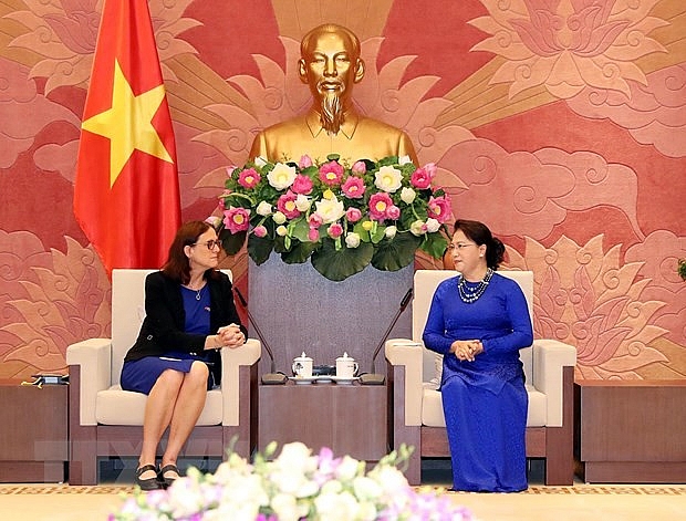 chu tich quoc hoi nguyen thi kim ngan tiep cao uy thuong mai cua lien minh chau au