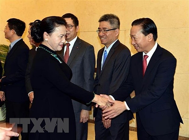 chu tich quoc hoi gap go can bo nhan vien dai su quan viet nam tai trung quoc