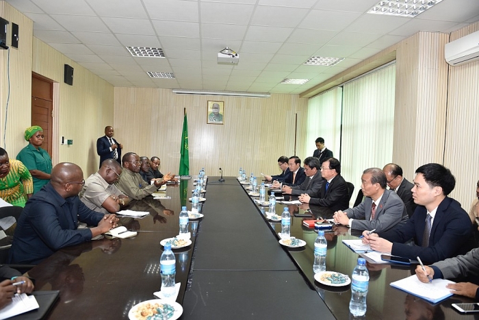 pho thu tuong trinh dinh dung tham lam viec tai tanzania