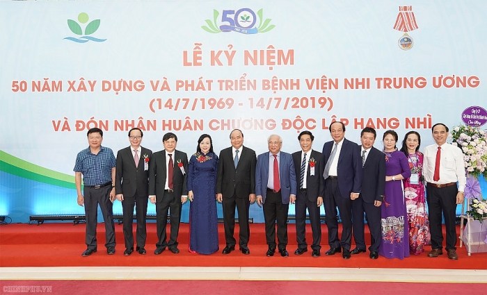 thu tuong nguyen xuan phuc tham lam viec tai benh vien nhi trung uong