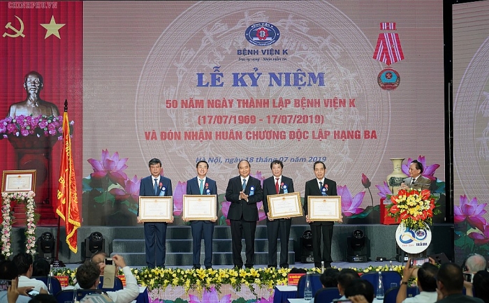 thu tuong nguyen xuan phuc du le ky niem 50 nam ngay thanh lap benh vien k trung uong