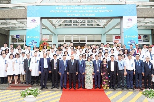 thu tuong nguyen xuan phuc du le ky niem 50 nam ngay thanh lap benh vien k trung uong