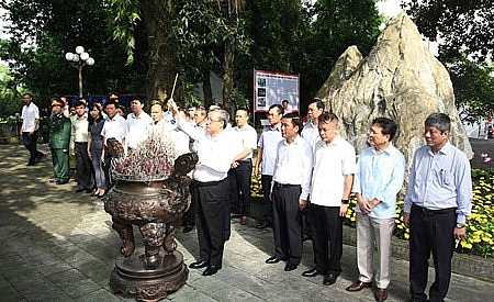 thuong truc ban bi thu dang huong tuong nho cac liet si tai tinh thai nguyen