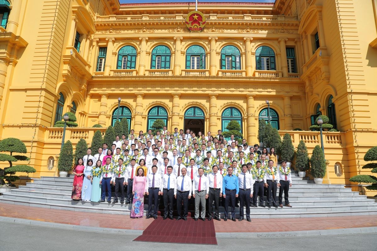 Chủ tịch nước Nguyễn Xuân Phúc gặp mặt các cán bộ, người lao động Dầu khí tiêu biểu trong phong trào lao động sáng tạo.