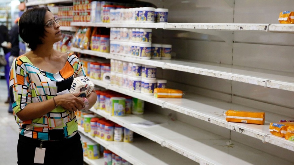 venezuela chim sau trong khung hoang