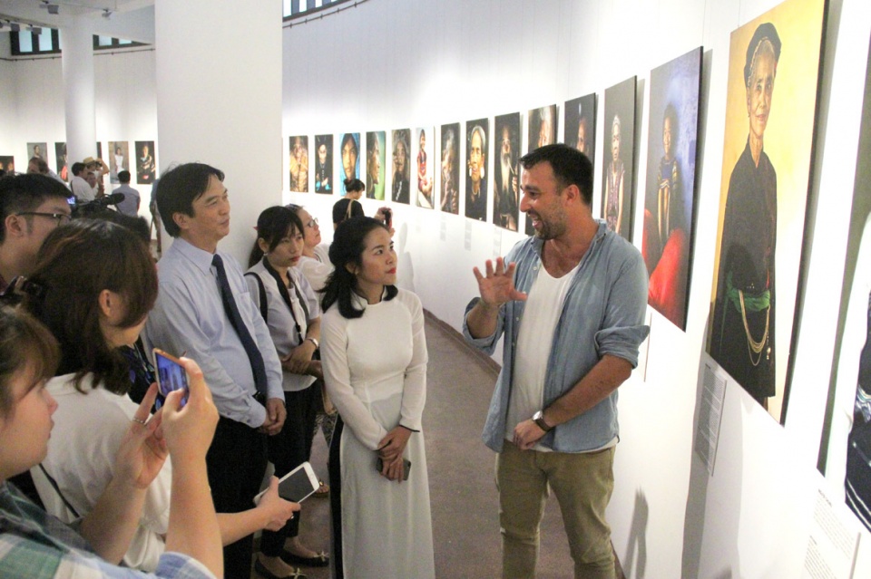 Nhiếp ảnh gia Pháp trăn trở với văn hóa Việt nhiep anh gia phap tran tro voi van hoa viet