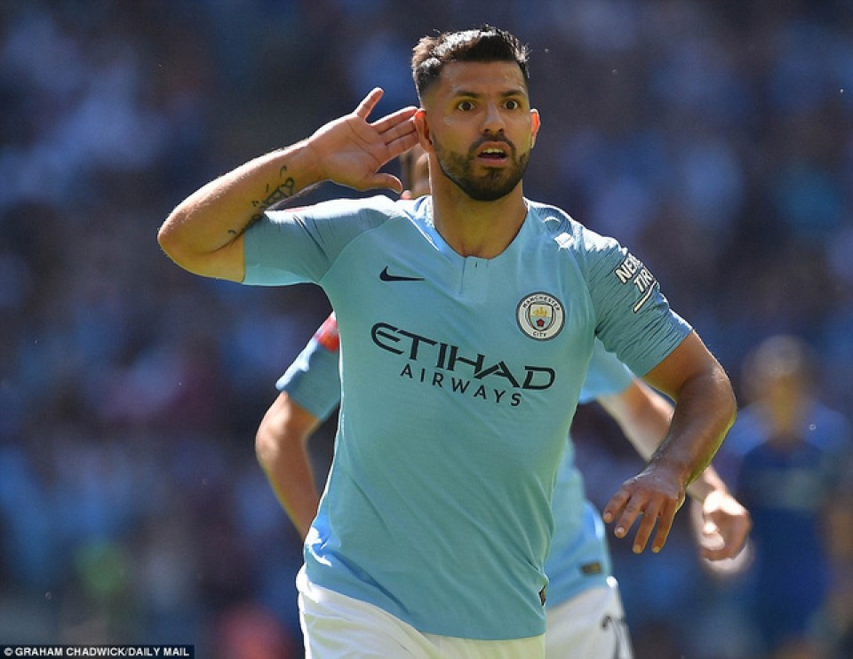 aguero lap cu dup man city gianh sieu cup anh