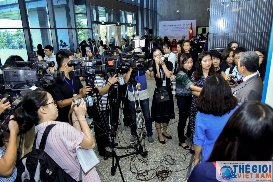 mot so hinh anh tai phien hop day manh phuong huong doi ngoai