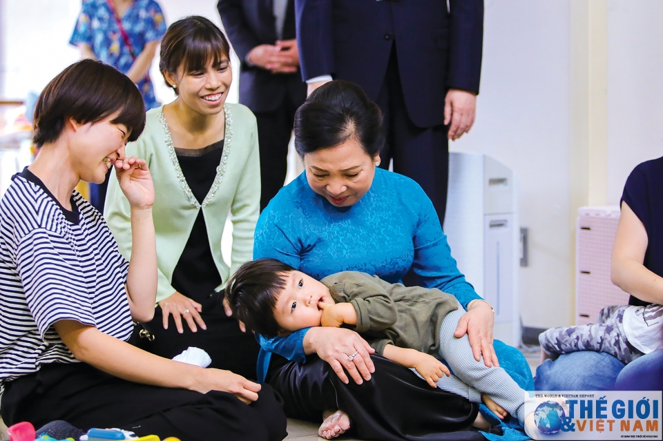 phong vien anh tgvn lan dau xuat ngoai dang nho