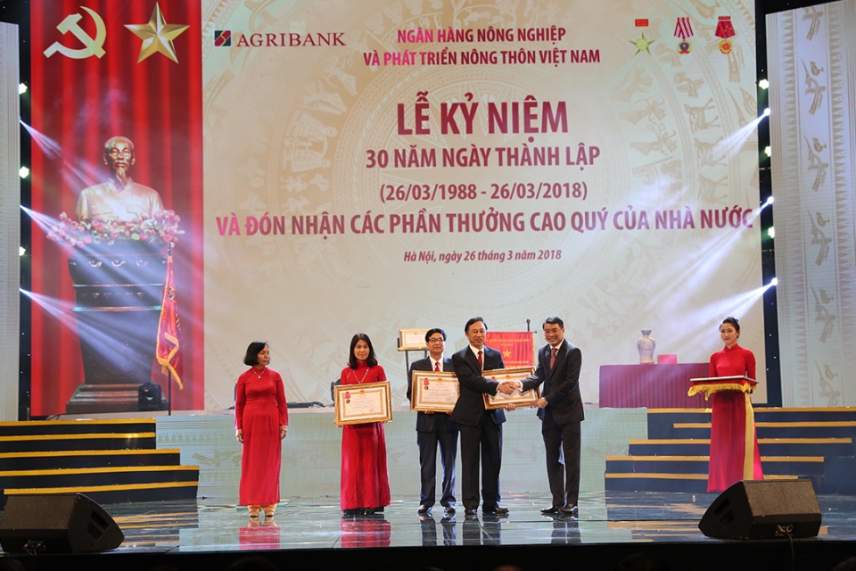phat huy truyen thong 30 nam nam 2018 agribank buoc vung chac tu noi luc cua minh