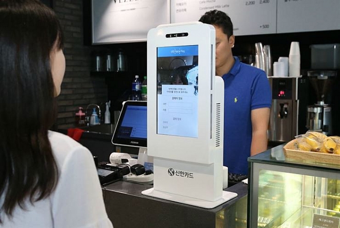 thanh toan bang khuon mat o han quoc