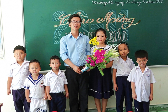 Trường học giữa nắng cháy và gió mặn Trường Sa truong hoc giua nang chay va gio man truong sa