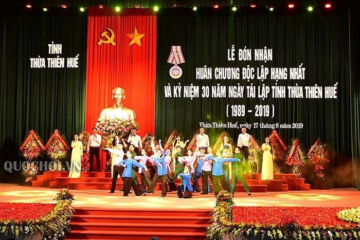 chu tich quoc hoi du le ky niem 30 nam ngay tai lap tinh thua thien hue