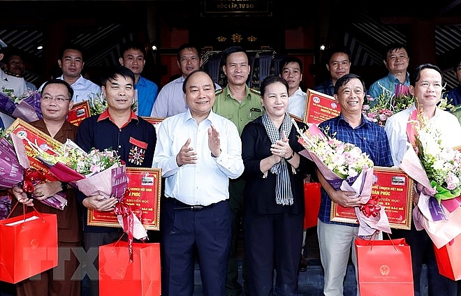 lanh dao dang nha nuoc dang huong tuong niem chu tich ho chi minh