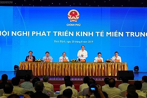 Thủ tướng: Phát triển miền Trung, đừng để ‘hai chân dẫm vào nhau’ thu tuong phat trien mien trung dung de hai chan dam vao nhau