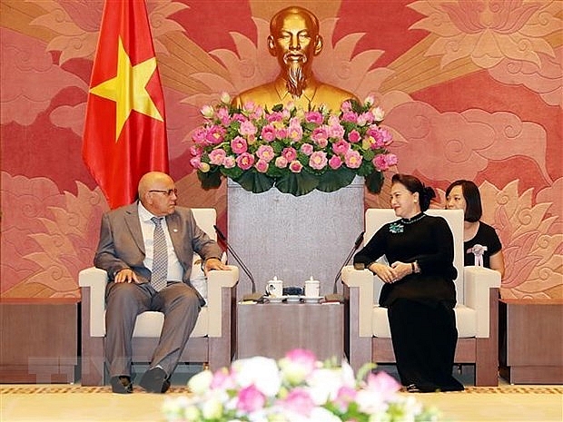 chu tich quoc hoi tiep chu tich uy ban bao ve cach mang cuba