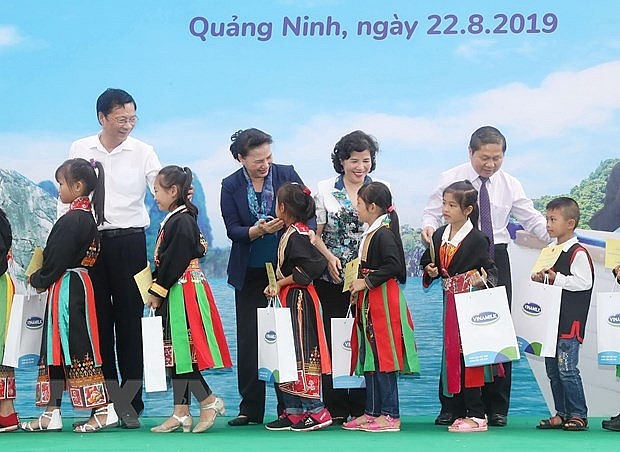 chu tich quoc hoi nguyen thi kim ngan lam viec tai huyen hoanh bo quang ninh