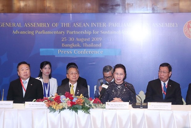 chu tich quoc hoi viet nam va thai lan dong chu tri hop bao be mac aipa 40