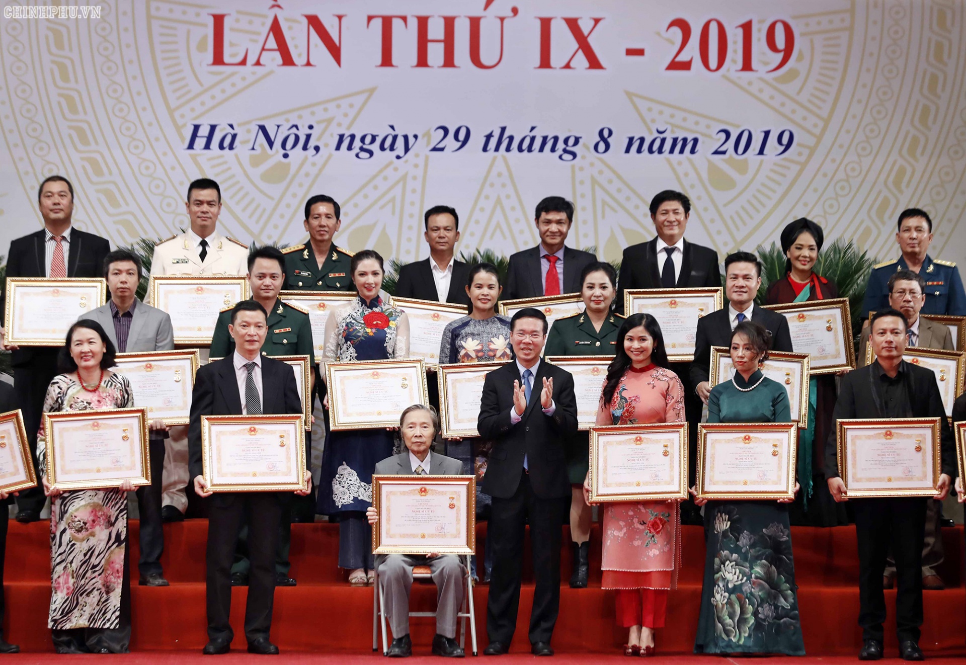 thu tuong qua nghe thuat lam gi de tam hon van hoa dan toc dep hon