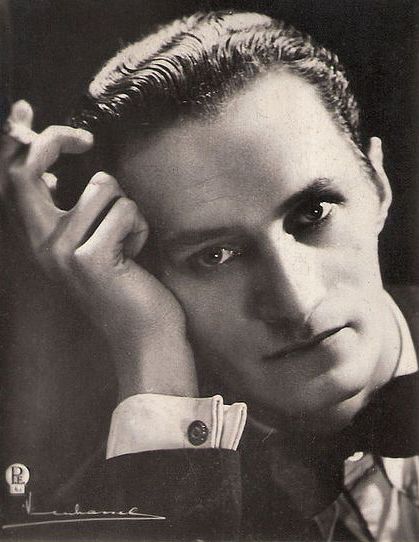 nha-van-hoa-huu-ngoc-malraux-nghi-gi