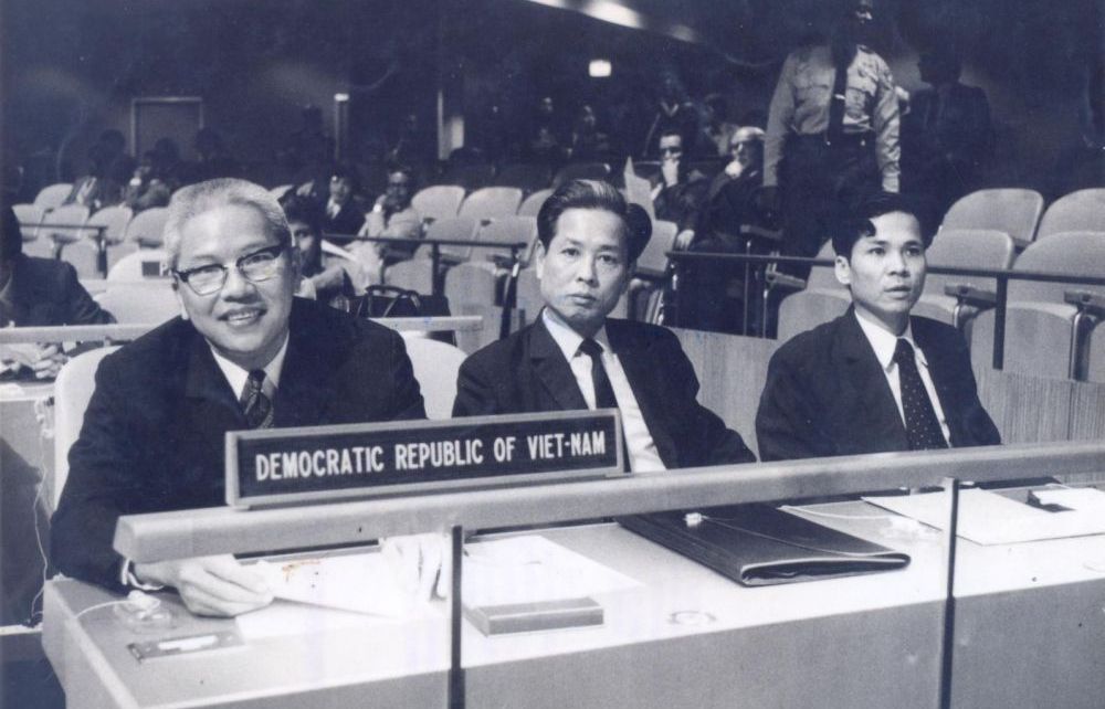 dai su pham ngac tan tam voi nganh ngoai giao