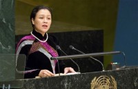 ruc ro sac mau thoi trang viet o tru so lien hop quoc tai geneva