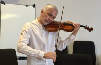 nha van tran thi hao voi nhip cau van hoa viet phap