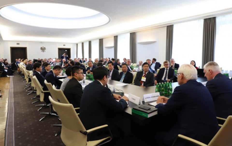 pho thu tuong thuong truc du hoi thao hop tac kinh te viet nam ba lan