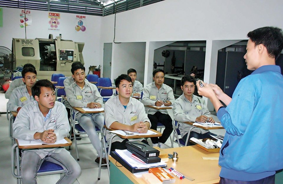 tim nhan luc chat luong cao dap ung cmcn 40