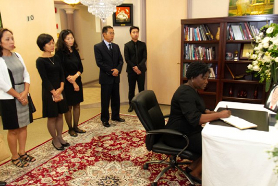 dai su quan viet nam tai hoa ky tiep tuc to chuc le vieng chu tich nuoc tran dai quang