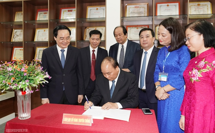 Thủ tướng dự Lễ khai giảng năm học mới tại trường THPT Sơn Tây thu tuong du le khai giang nam hoc moi tai truong thpt son tay