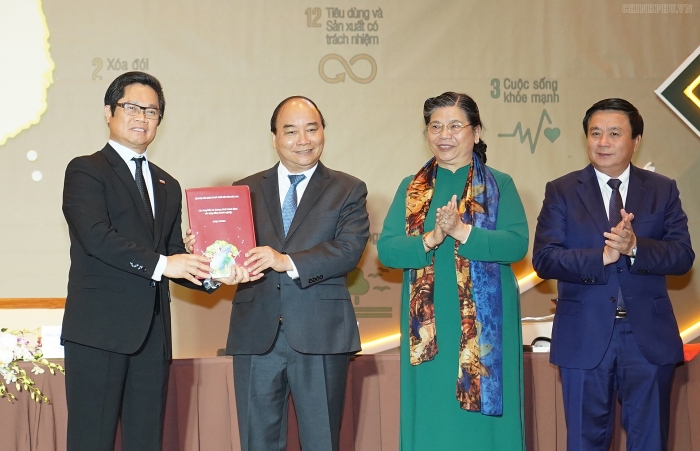 tap trung chinh sach va nguon luc cho phat trien ben vung