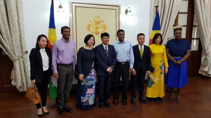 Đại sứ Lê Huy Hoàng trình Thư Ủy nhiệm lên Tổng thống Cộng hòa Seychelles dai su le huy hoang trinh thu uy nhiem len tong thong cong hoa seychelles